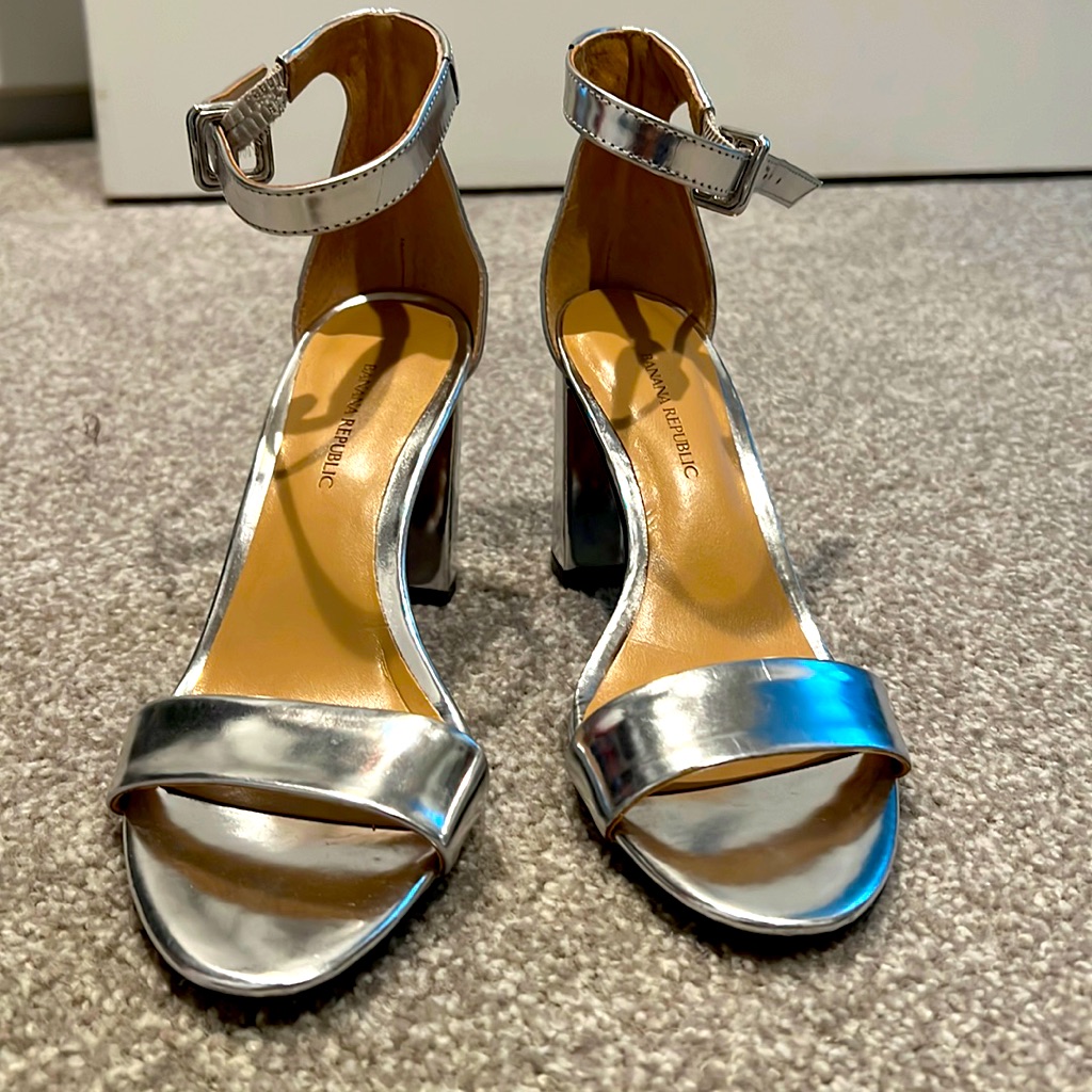 Banana Republic, Size 6.5, Silver Heels